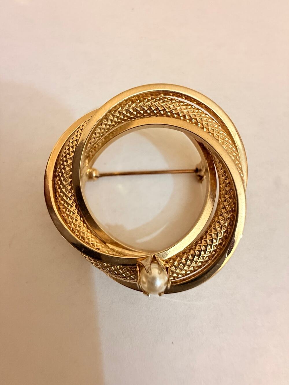 Vintage Gold Tone Circle Swirl Brooch Faux Pearl Unsigned